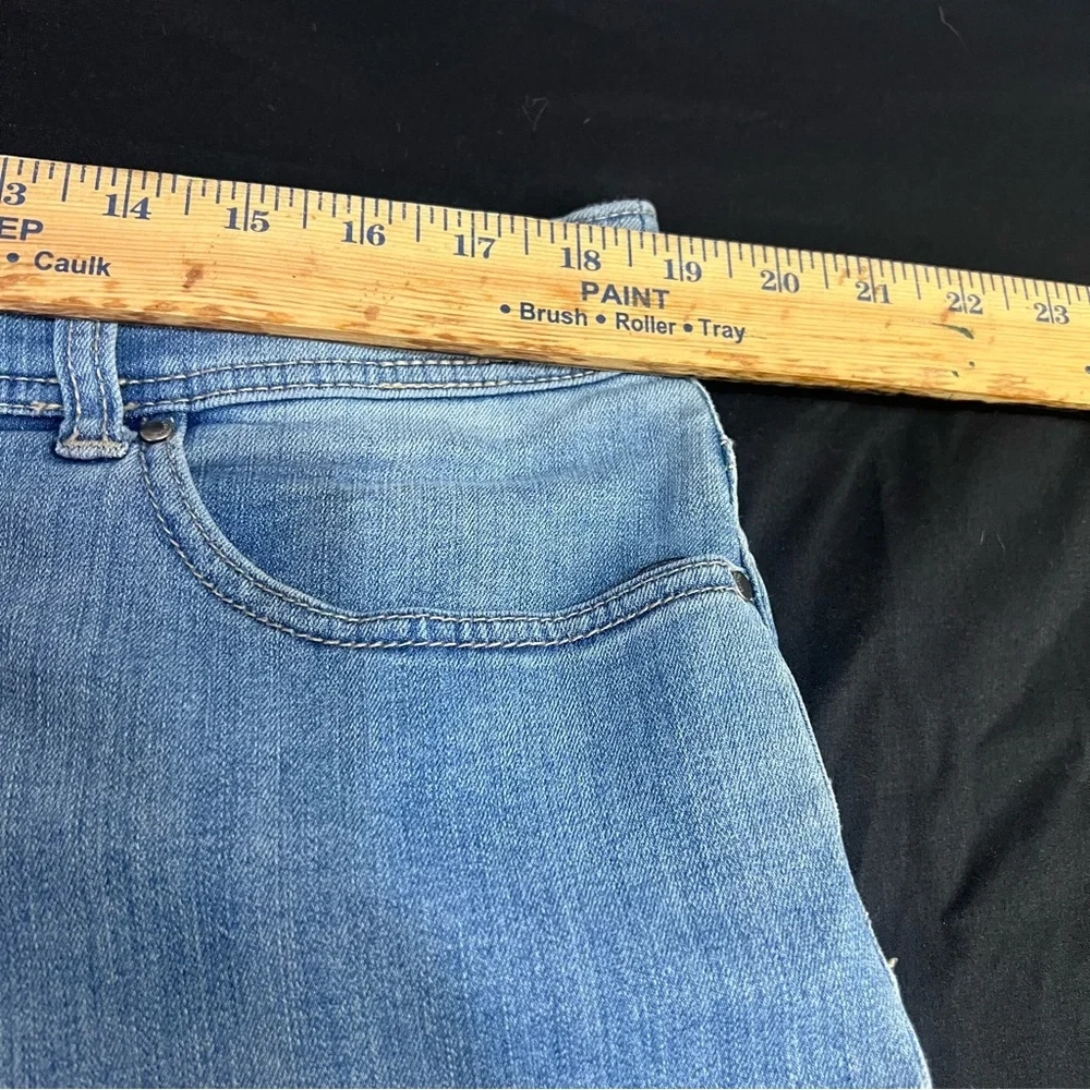Fabulously Slimming by Chico's Women's Jeans Size 2.5 Short Straight Leg Stretch
